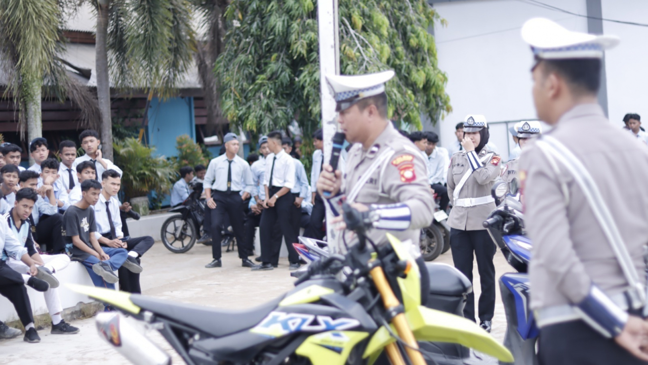 Police Goes To School, Polres Ketapang Ajak Siswa SMK Tertib Berlalu Lintas