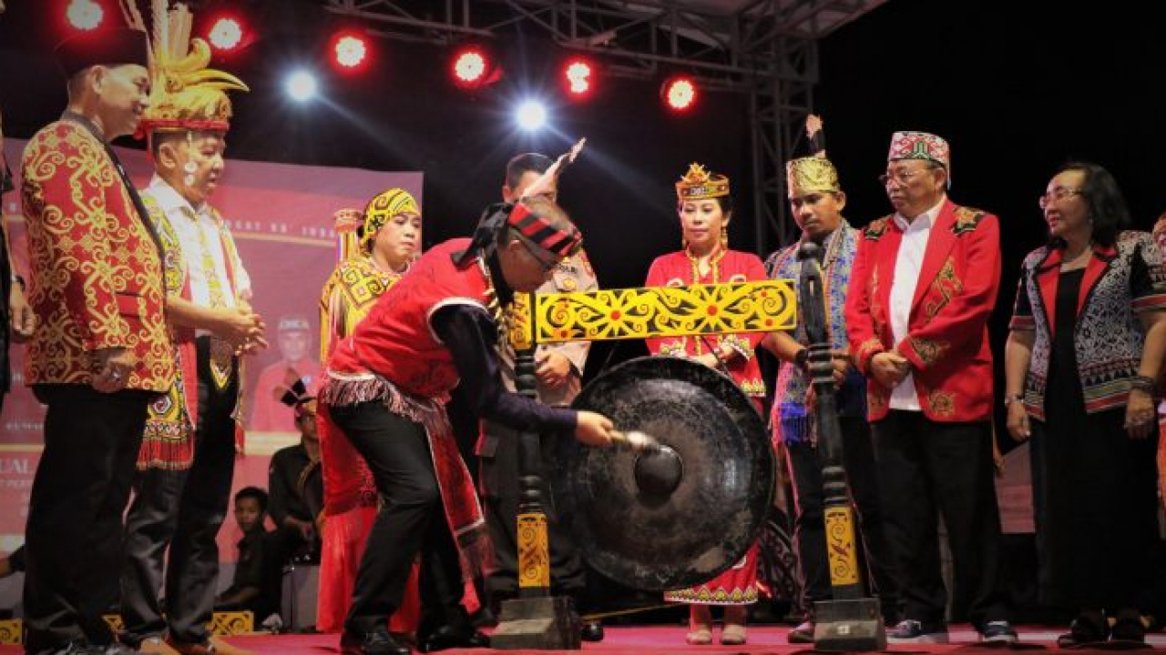 Budaya Lokal Masyarakat Dayak & Komunitas Lokal