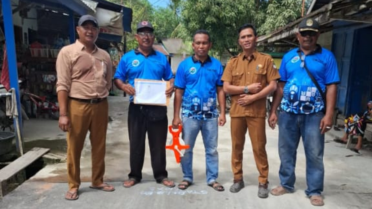 Pembangunan Jalan Aspal Sensit di Desa Air Hitam Besar, Kecamatan Kendawangan