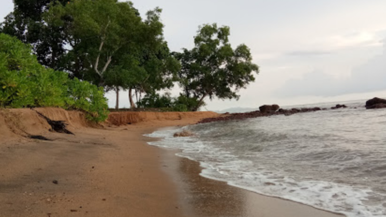 Pantai Pasir Sisik Kendawangan