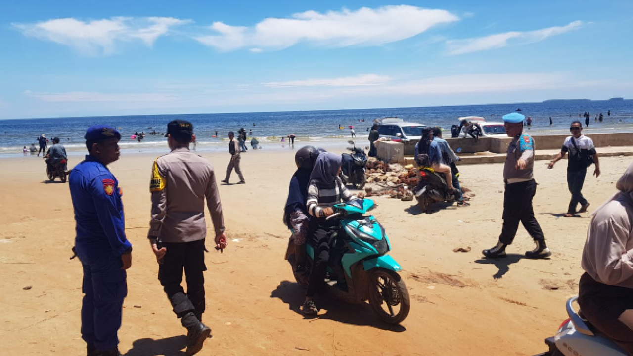 Obyek Wisata Pantai Pasir Putih Kendawangan Masih Jadi Idola Wisatawan