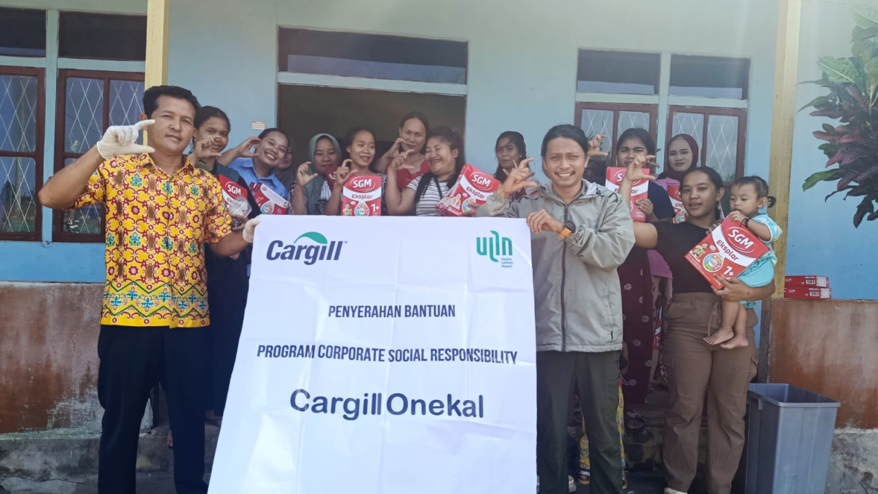 KONTRIBUSI NYATA, KONSULTAN PT. CARGILL, ULIN, SALURKAN BANTUAN SUSU CEGAH STUNTING DI DESA KEDONDONGKEDONDONG, KENDAWANGAN