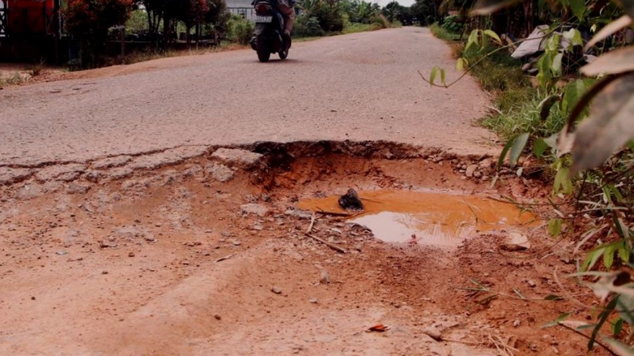 Sering Terjadi Kecelakaan, Warga Desak Pemerintah Perbaiki Jalan Kendawangan-Ketapang