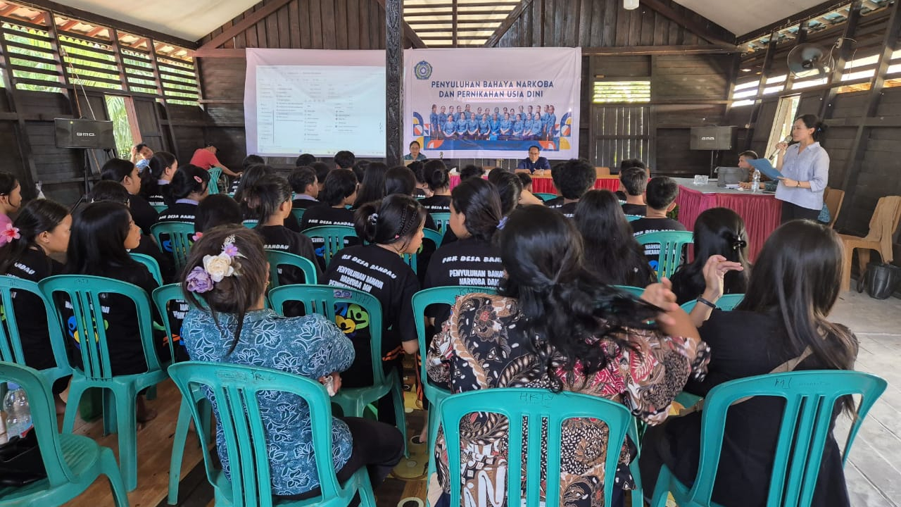 Penyuluhan Narkoba dan Pernikahan Dini untuk Remaja Desa Randau