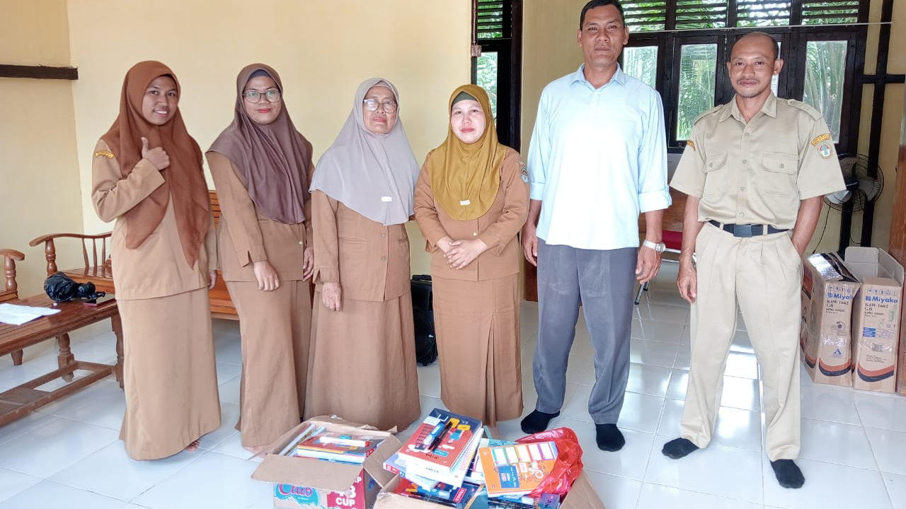 Bantuan Atribut Sekolah untuk Siswa Yatim Piatu dan Kurang Mampu di Desa Jago Bersatu