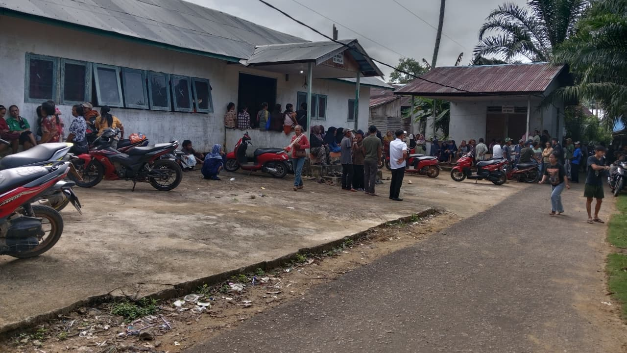 PEMBAGIAN BANSOS BLTS DARI DINAS SOSIAL DAN KANTOR POS