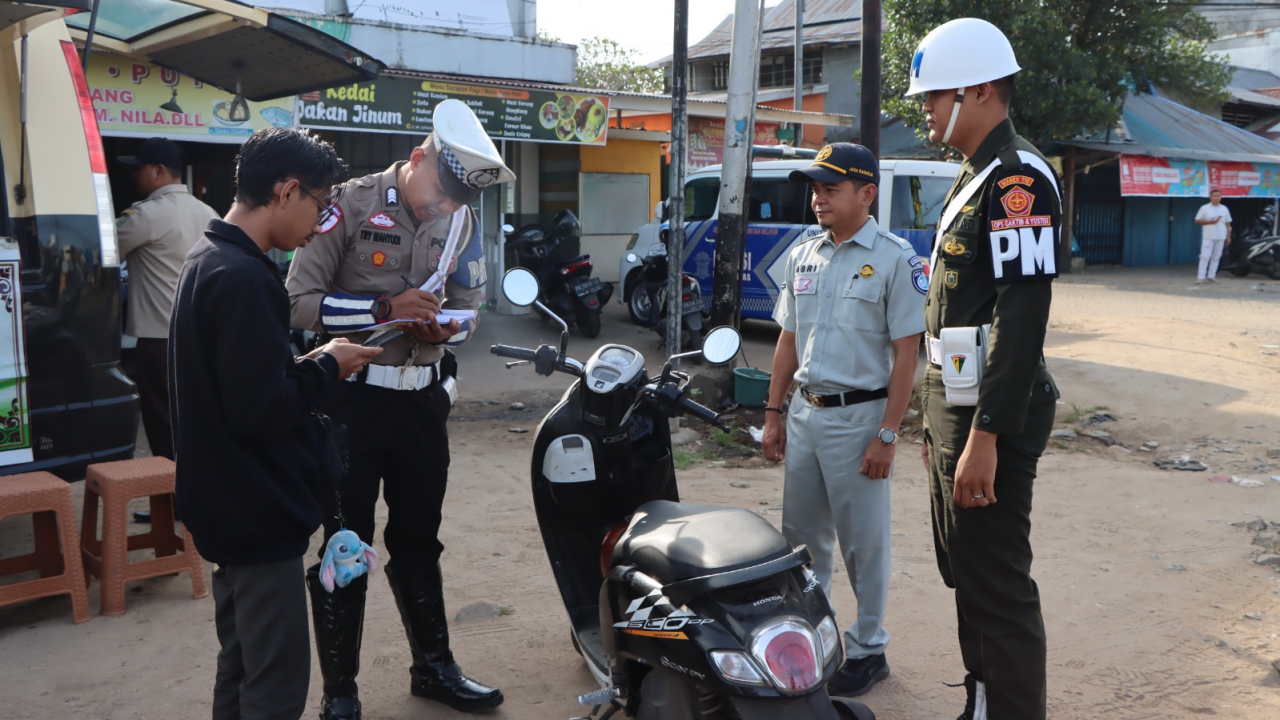 Hari Kedua Pelaksanaan Operasi Keselamatan Kapuas 2025, Polres Ketapang Ajak Warga Terapkan Ketertiban Dan Kepatuhan Di Jalan Raya