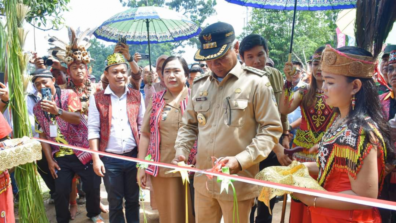 Festival Seni Budaya Pertama di Desa Balai Pinang Resmi Dibuka oleh Bupati Ketapang