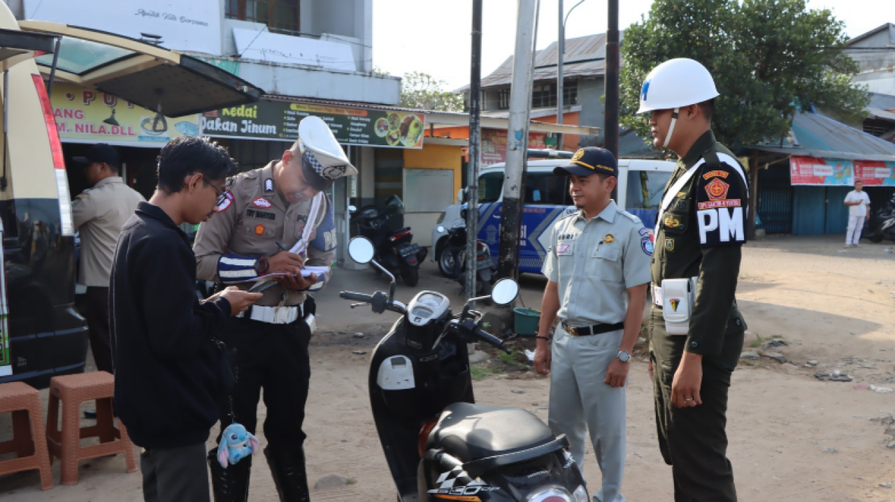 Hari Kedua Pelaksanaan Operasi Keselamatan Kapuas 2025, Polres Ketapang Ajak Warga Terapkan Ketertiban Dan Kepatuhan Di Jalan Raya