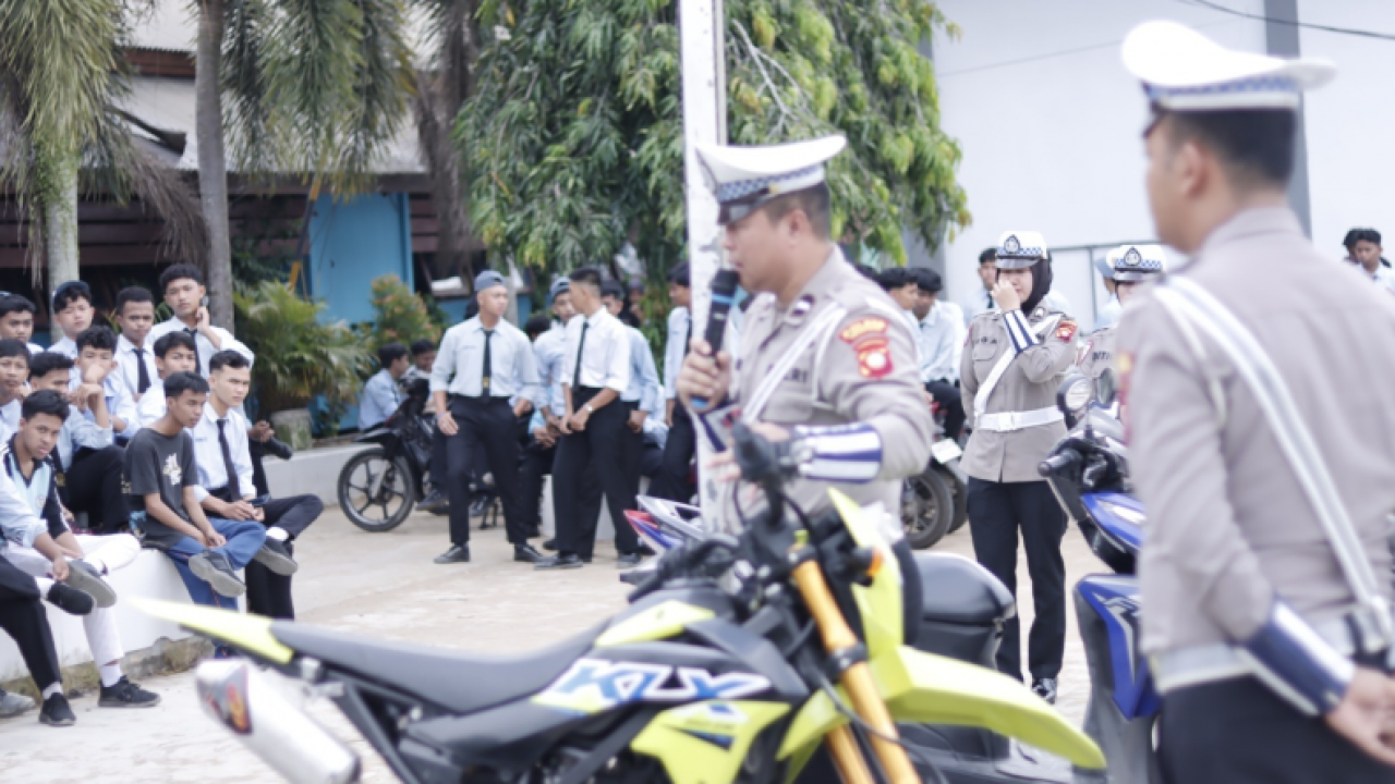 Police Goes To School, Polres Ketapang Ajak Siswa SMK Tertib Berlalu Lintas