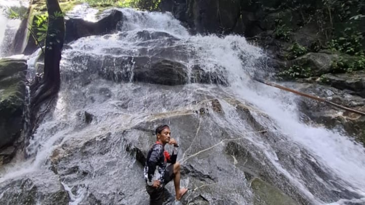 Menikmati Pesona Air Terjun Maap Buluh di Desa Kualan Hulu