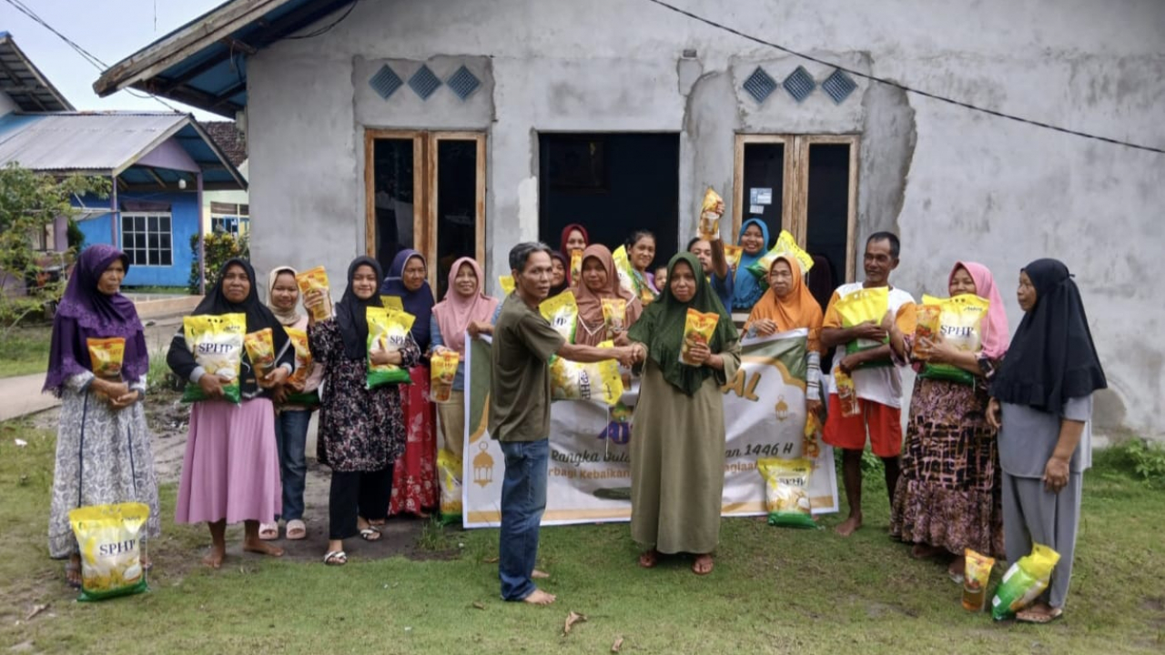 Wartawan di Ketapang Salurkan 2 Ton Beras dan 400 Liter Minyak Goreng Jelang Idul Fitri 1446 H