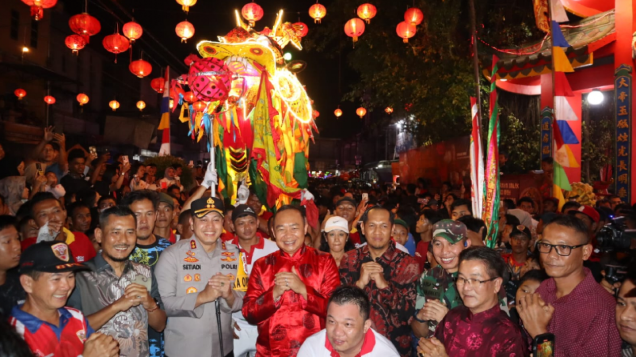 Simbol Keberagaman, Kapolres Ketapang Bersama Forkopimda Hadiri Puncak Perayaan Cap Go Meh 2576