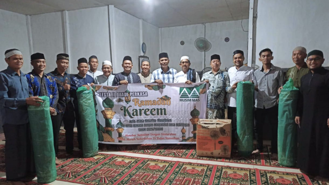 PT Lestari Abadi Perkasa Gelar Buka Puasa Bersama dan Bagikan Bantuan ke Warga Desa Pebihingan