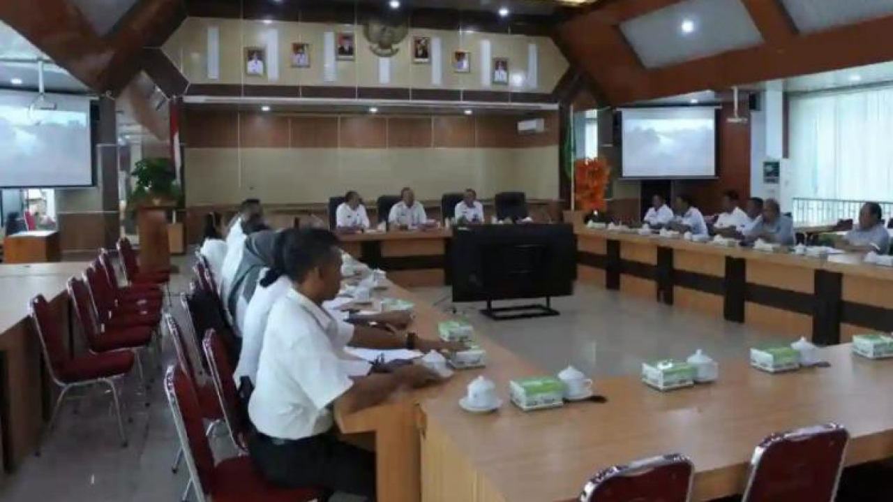 Perusahaan Sawit Keroyokan Perbaiki Jalan Sepanjang 21 Km