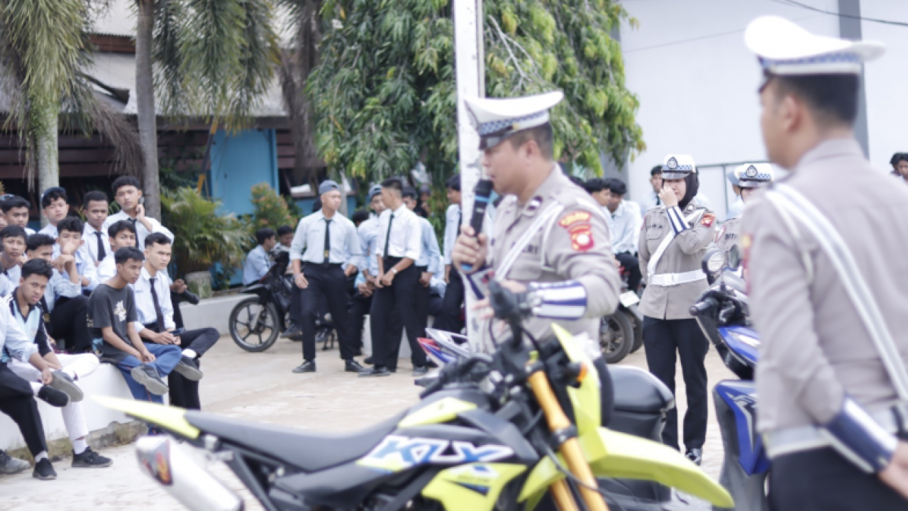 Police Goes To School, Polres Ketapang Ajak Siswa SMK Tertib Berlalu Lintas