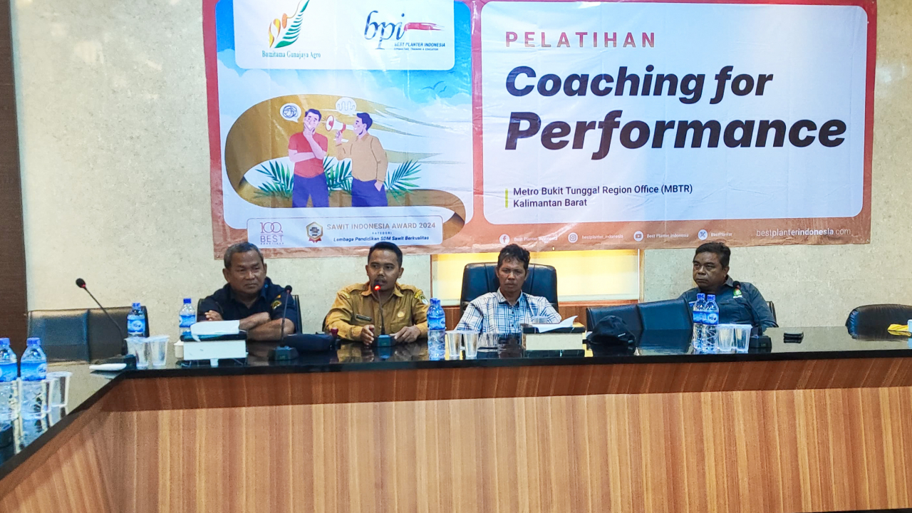 Pemerintah Desa Simpang Tiga Sembelangaan Gelar Rapat Evaluasi LPHD Tahun 2025