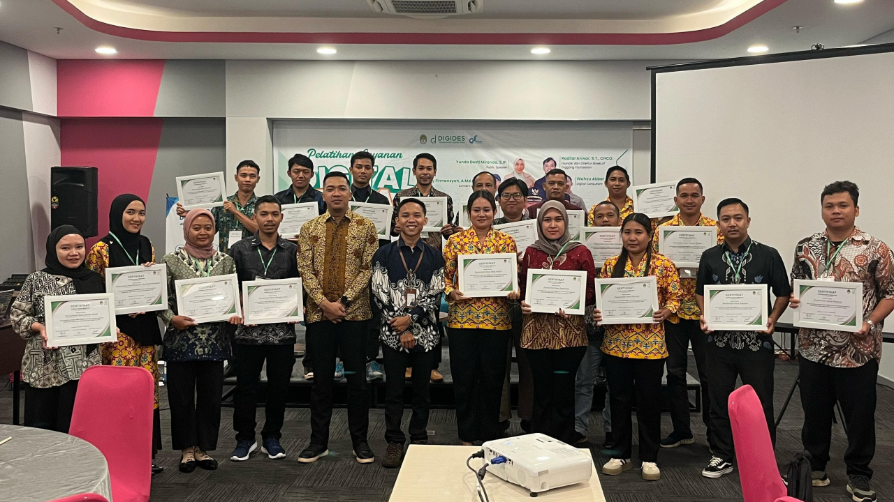 Pelatihan Transformasi Digital di Desa Simpang Tiga Sembelangaan Menuju Smart Village 2025