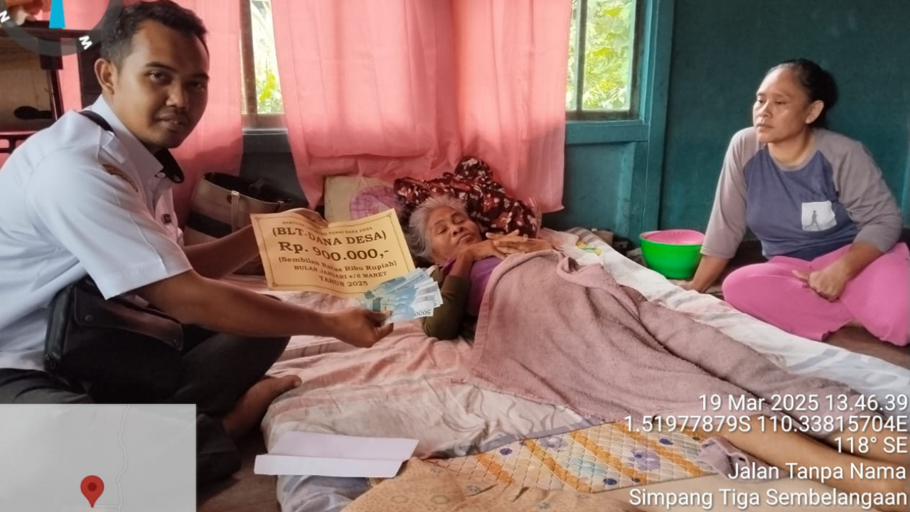 Penyaluran BLT-DD Rp 900.000,- Bulan Januari s/d Maret Tahun 2025 dilakukan Langsung ke rumah Keluarga Penerima Manfaat yang sudah tidak bisa bergerak/berjalan