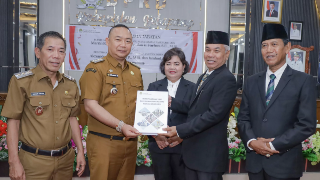 Serah Terima Jabatan Bupati Ketapang 2021-2025, Martin Minta Alex Lanjutkan Pembangunan
