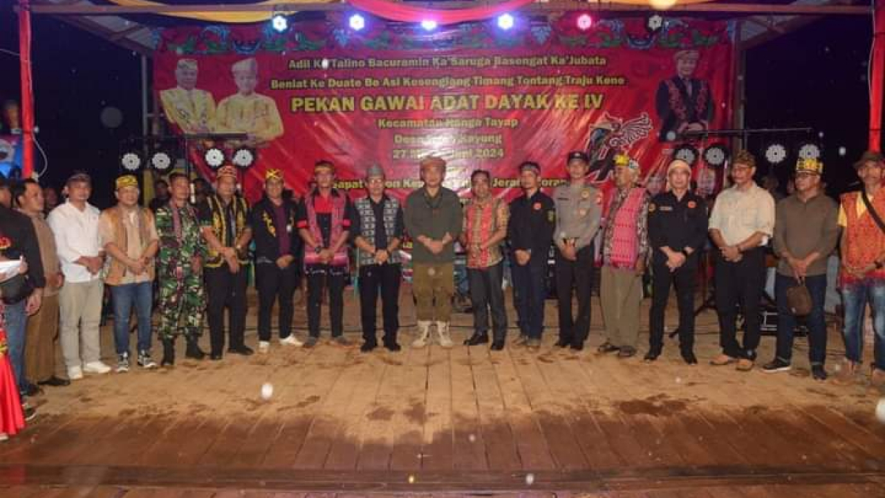 Sempat Diguyur Hujan, Sekda Ketapang Tutup Resmi Pekan Gawai Dayak ke-IV Kecamatan Nanga Tayap
