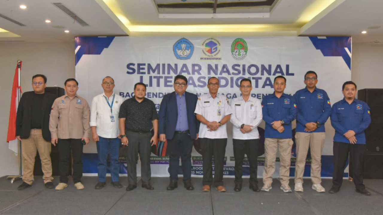 Wakili Bupati Ketapang, Staf Ahli buka Seminar Nasional Literasi Digital