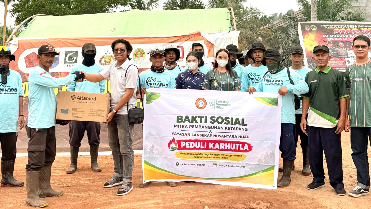 Tanggap Darurat El Nino, Mitra Pembangunan Ketapang dan YLNH Salurkan Bantuan Logistik untuk Relawan Karhutla Desa Sungai Besar