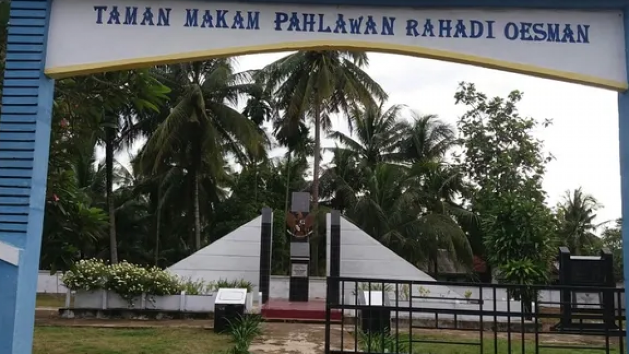Menziarahi Jejak Kepahlawanan: Makam Rahadi Osman di Desa Sungai Besar
