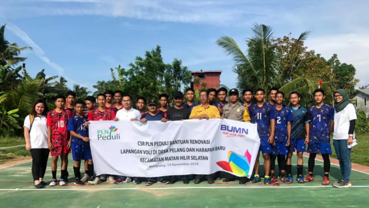 PLN Peduli Bangun 2 lapangan Voli di Matan Hilir Selatan