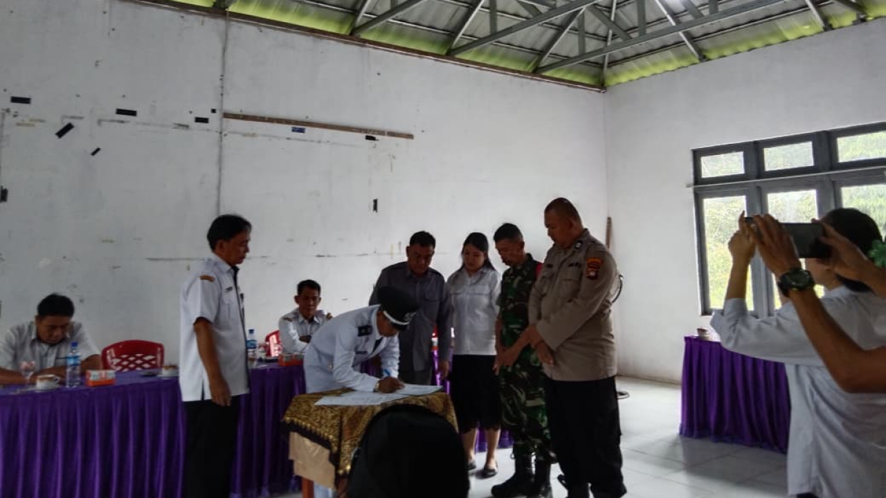 Serah Terima Jabatan Kepala Desa Nanga Kelampai Periode 2025-2031