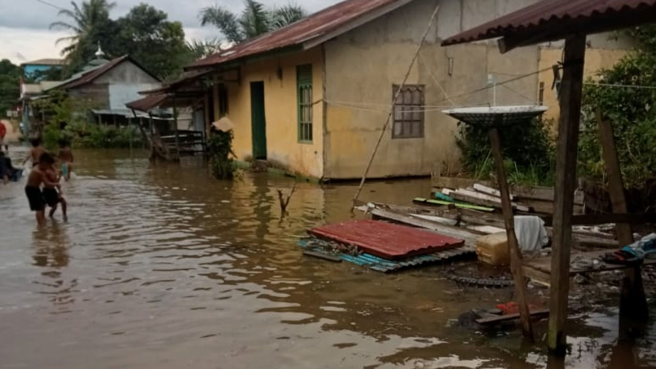 Banjir di Dusun Pemuatan Batu Desa Nanga Kelampai