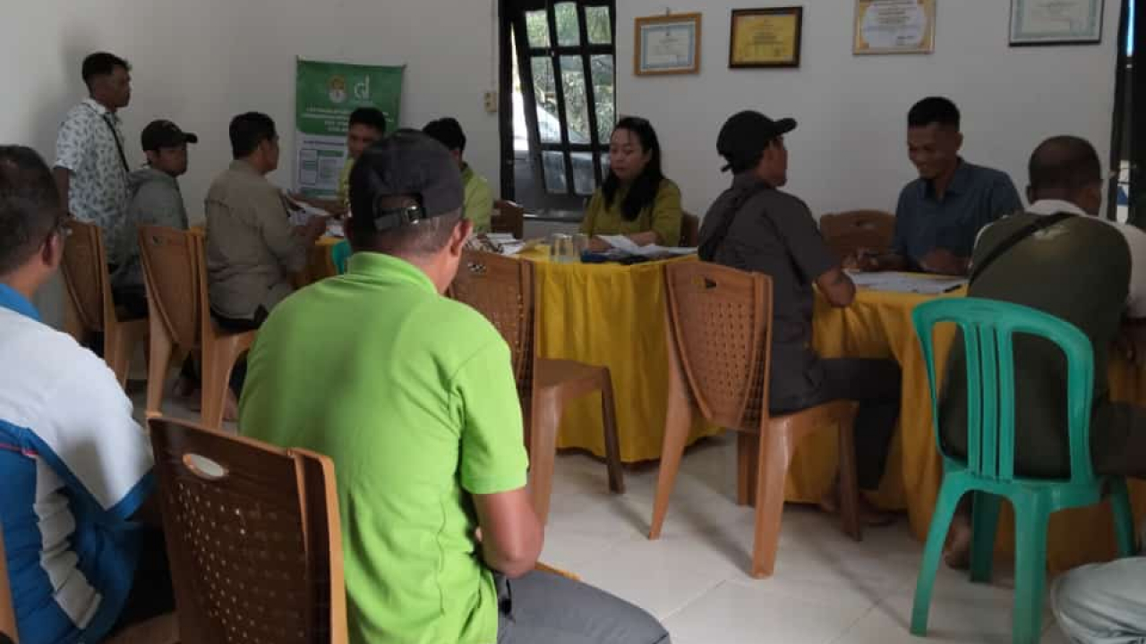 Verifikasi Data Calon Anggota Koperasi Pesaguan Citra Sejahtera di Desa Nanga Kelampai
