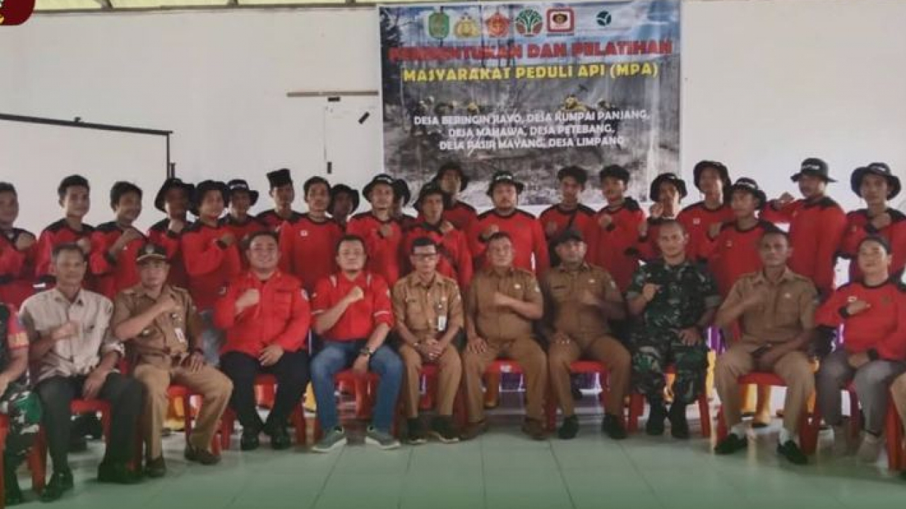 Dukung Peran Serta Masyarakat Hadapi Karhutla, Batuud Koramil Tumbang Titi Hadiri Pembentukan dan Pengukuhan MPA di wilayah