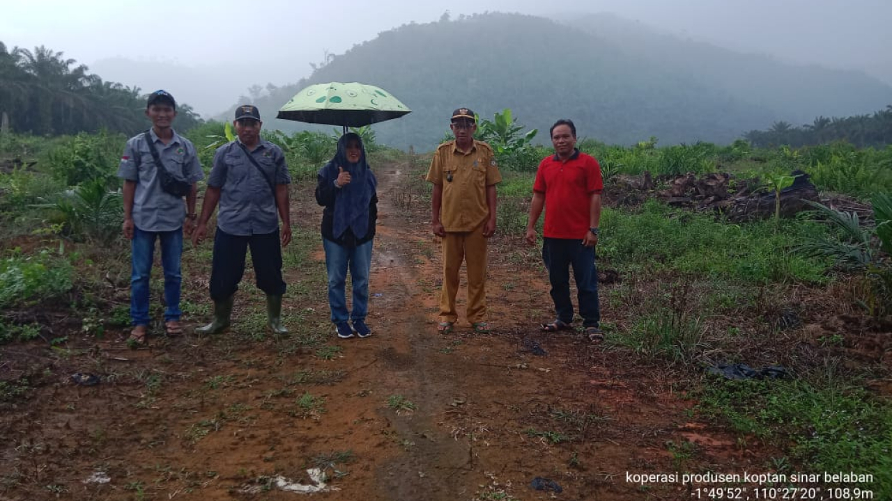 Kunjungan Dinas Perkebunan dan Perternakan Provinsi Kalimantan Barat ke Desa Belaban Tujuh dalam Rangka Program PSR