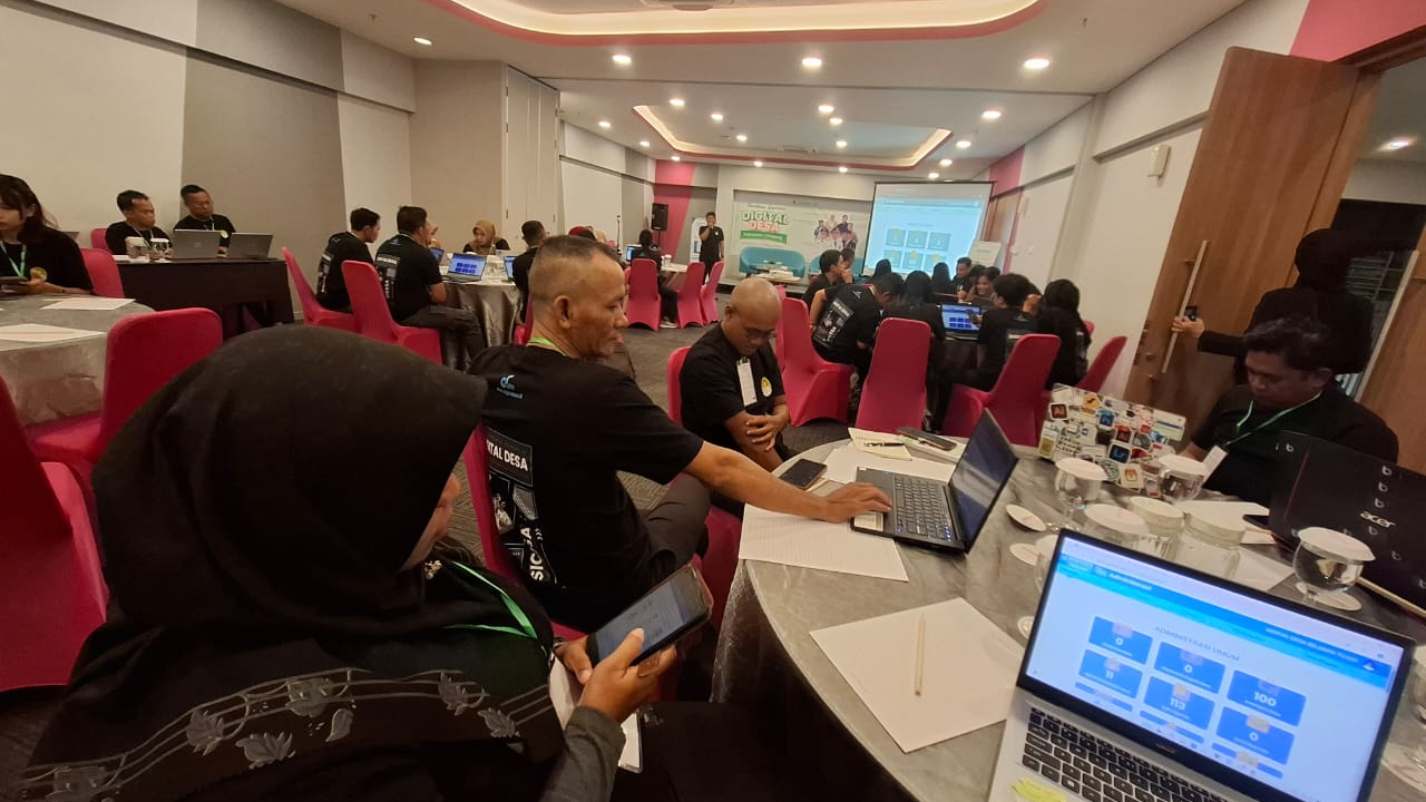 Peningkatan Kapasitas Aparatur Desa Melalui Pelatihan Layanan Digital di Kabupaten Ketapang