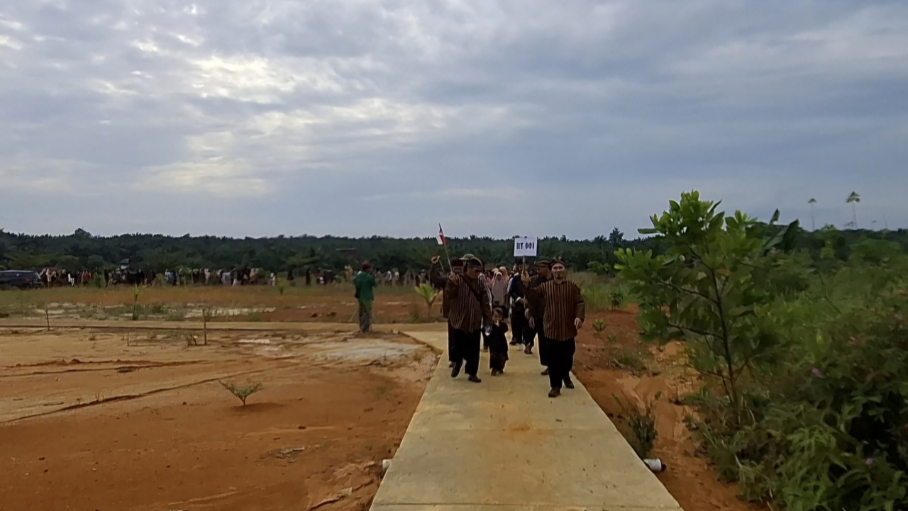 Semarak Karnaval Baju Adat Meriahkan Hari Kemerdekaan di Desa Belaban Tujuh