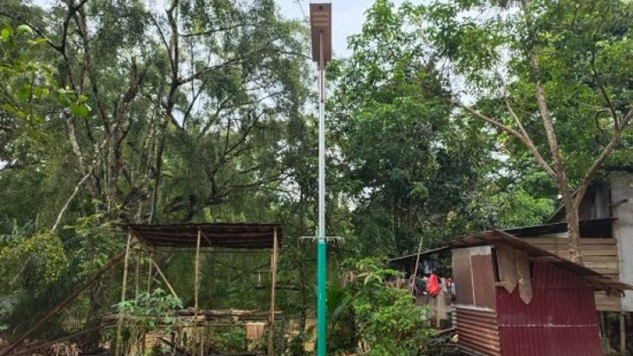 Manfaat PJU Dirasakan Warga Desa Beringin Rayo Berkat Program TMMD Reg Ke-108 Kodim 1203/Ktp