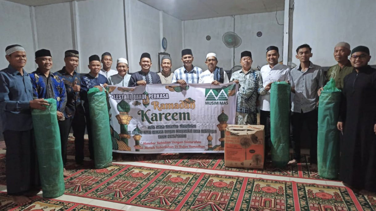 PT Lestari Abadi Perkasa Gelar Buka Puasa Bersama dan Bagikan Bantuan ke Warga Desa Pebihingan