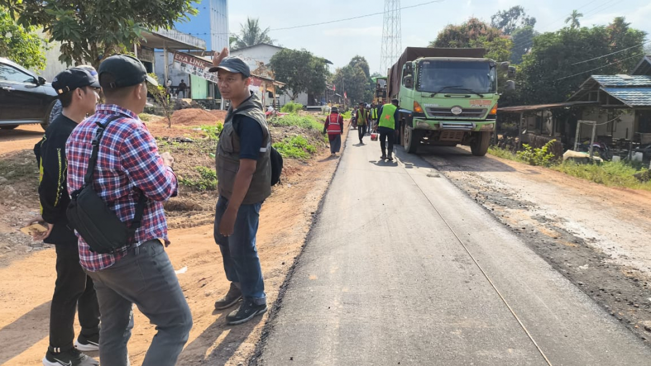 Jalan Tanjung-Periangan Jelai Hulu Mulus Beraspal