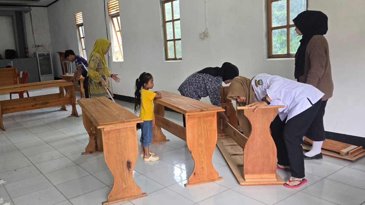 KAMIS BERSIH SEBELUM PEMBAGIAN BLT TAHAP IV