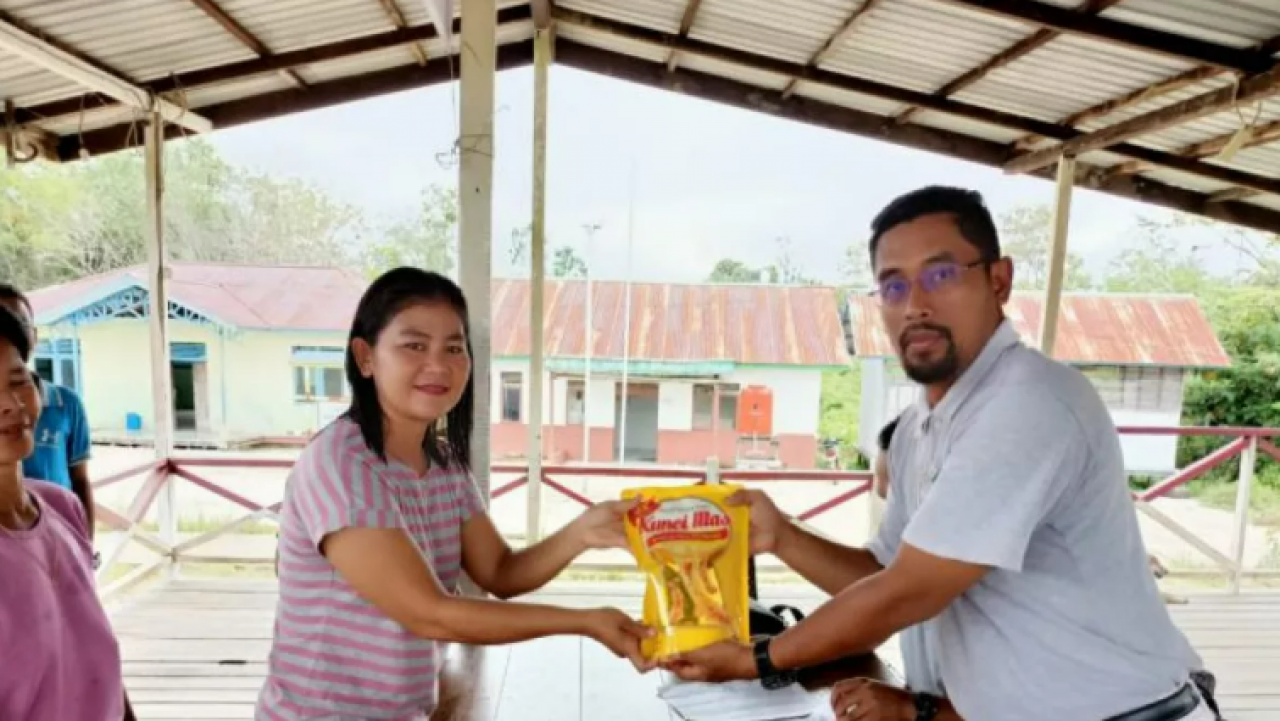 20.000 Liter Minyak Goreng untuk Warga Kapuas Hulu dan Ketapang