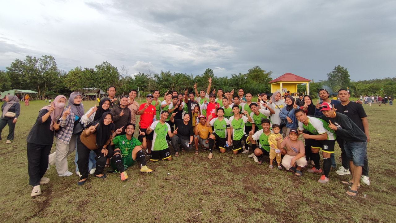 TIM SEPAK  BOLA DESA KALINILAM BERHASIL MERAIH JUARA PERTAMA DAN BEST PLAYER DALAM TURNAMENT SEPAK BOLA ANTAR DESA  PEMUDA PEMATANG GADUNG SERI KE-II TAHUN 2025