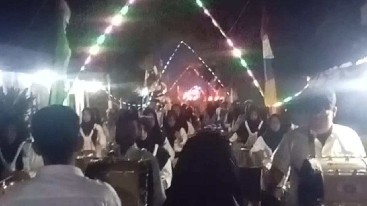 Pawai Obor Semarakkan Ramadhan di Sungai Awan Kanan Ketapang