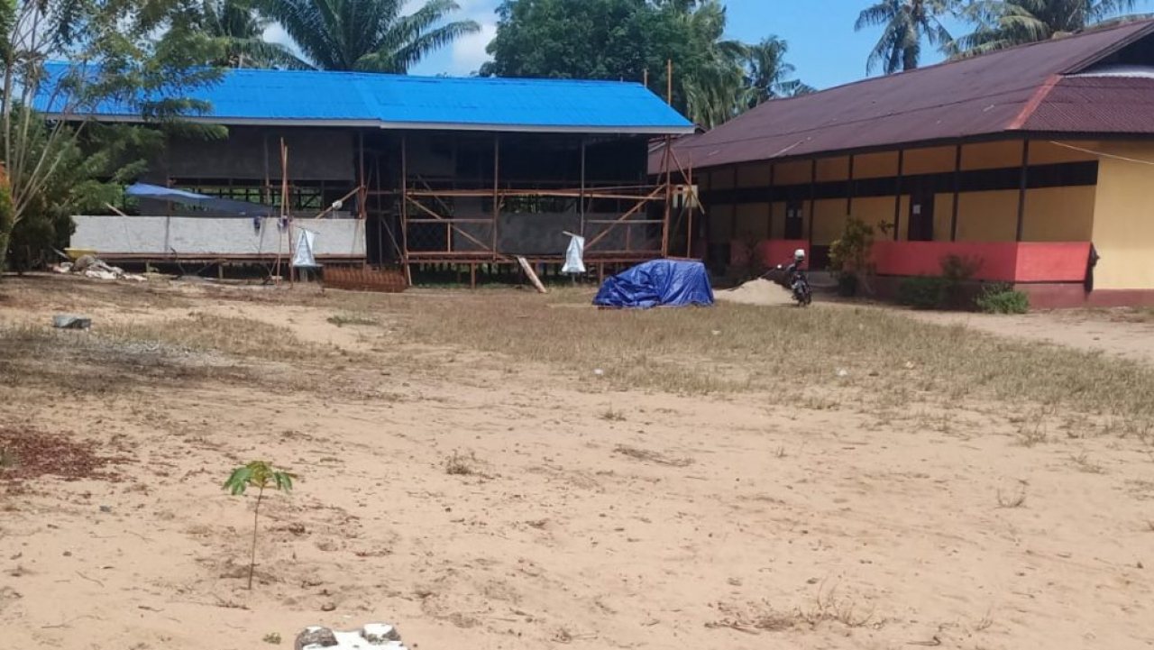 Pembangunan di Lokasi SDN 10 Muara Pawan Lewati Batas Patok DMJ