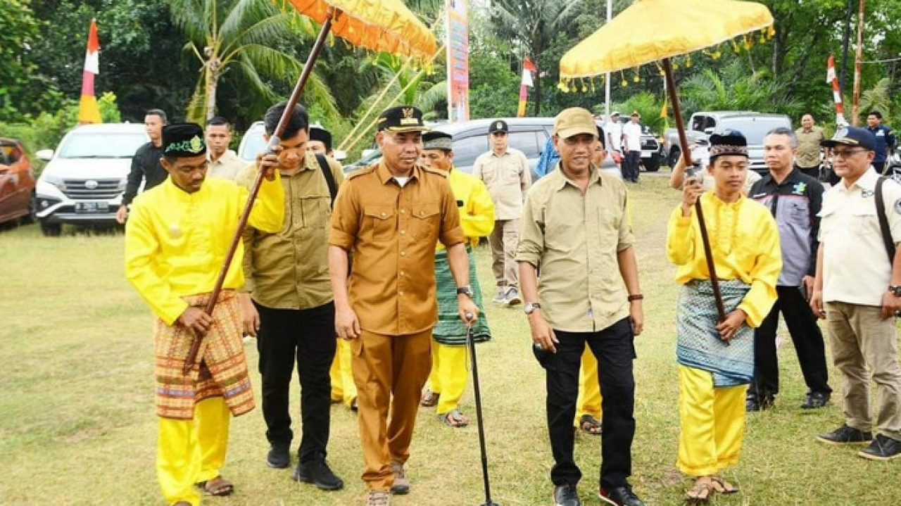 Bupati dan Wakil Bupati Ketapang Tinjau Program Pelayanan Kesehatan Gratis di Desa Negeri Baru