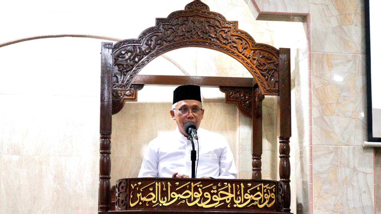 Sekda Amirullah Sampaikan Program Strategis untuk Kesejahteraan Warga di Masjid Al Muhtadin Untan
