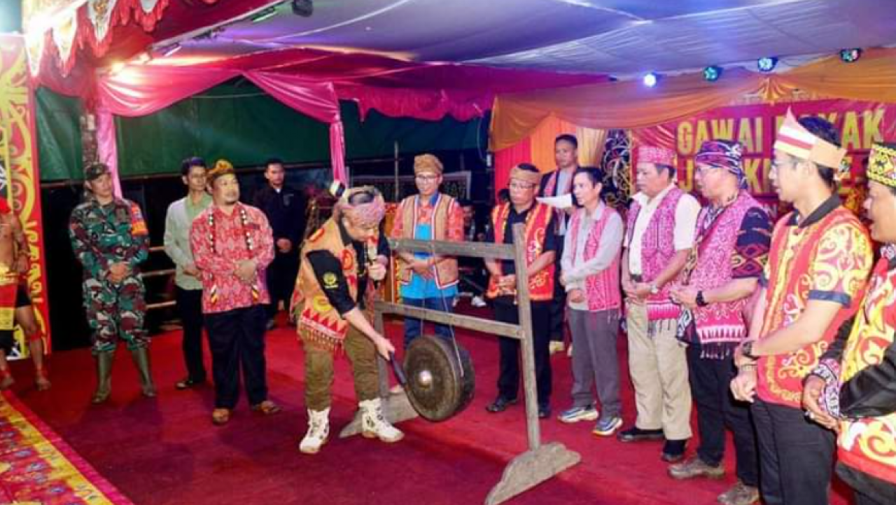 SEKDA KETAPANG TUTUP GAWAI ADAT BEJUJOKNG XIII DESA GEMA SIMPANG DUA