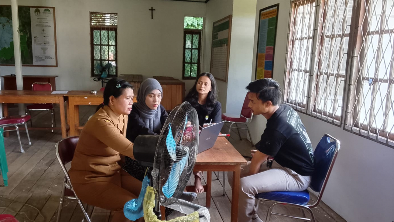 Tim DIGIDES melakukan Monitoring Sistem Digital di Desa Mekar Raya Ketapang