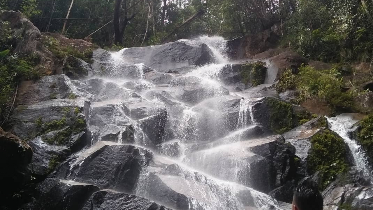 Pariwisata Alam:  Air Terjun Kamora