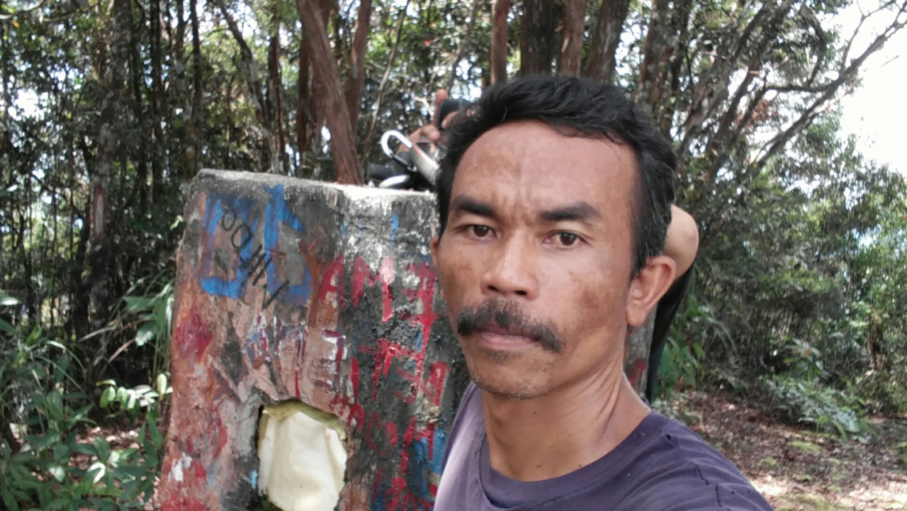 Tugu di Gunung Juring